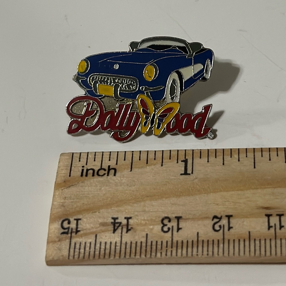 Dollywood Classic Car Convertible Blue Thunderbird Souvenir Enamel Lapel Pin - Picture 3 of 4